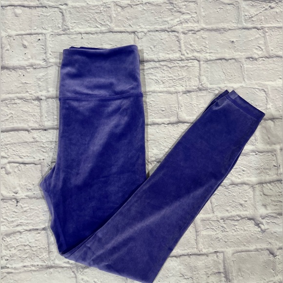 Athleta Elation Velvet Tight|S paired with Velvet Cut-Out Crop D-DD in Small - Picture 5 of 11